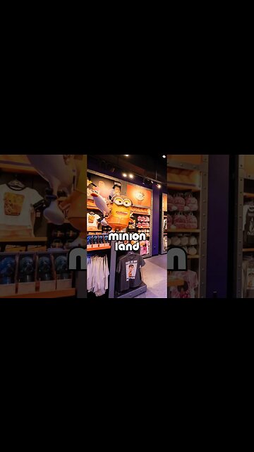 Take my money!! 🍌🔫 #minions #minionland #villaincon #shorts