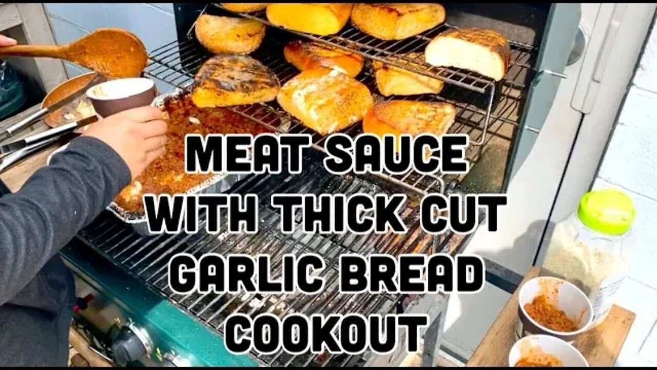 Meat sauce and thick cut garlic bread cookout