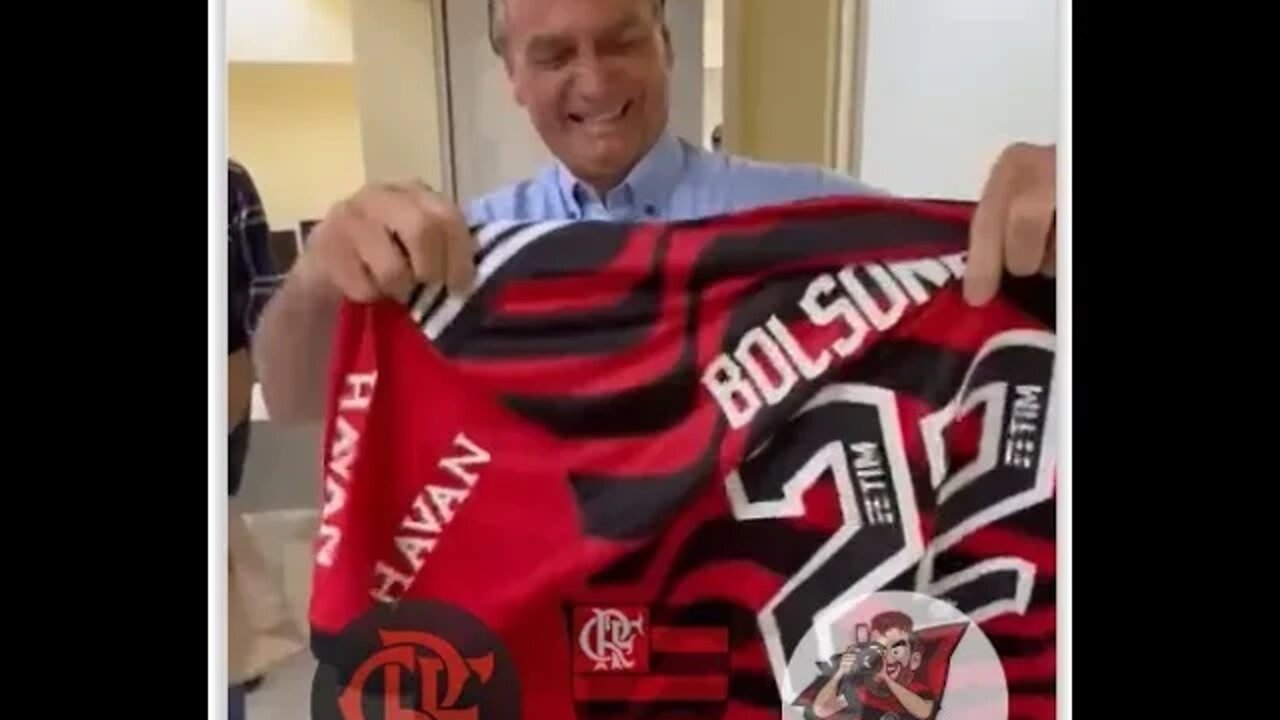 BOLSONARO COM CAMISA DO FLAMENGO