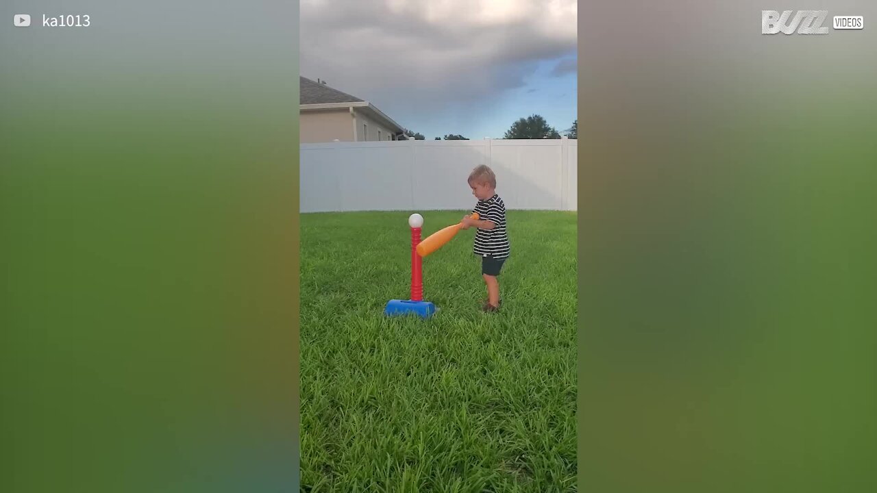 Menino acerta na cara do pai na primeira tacada!