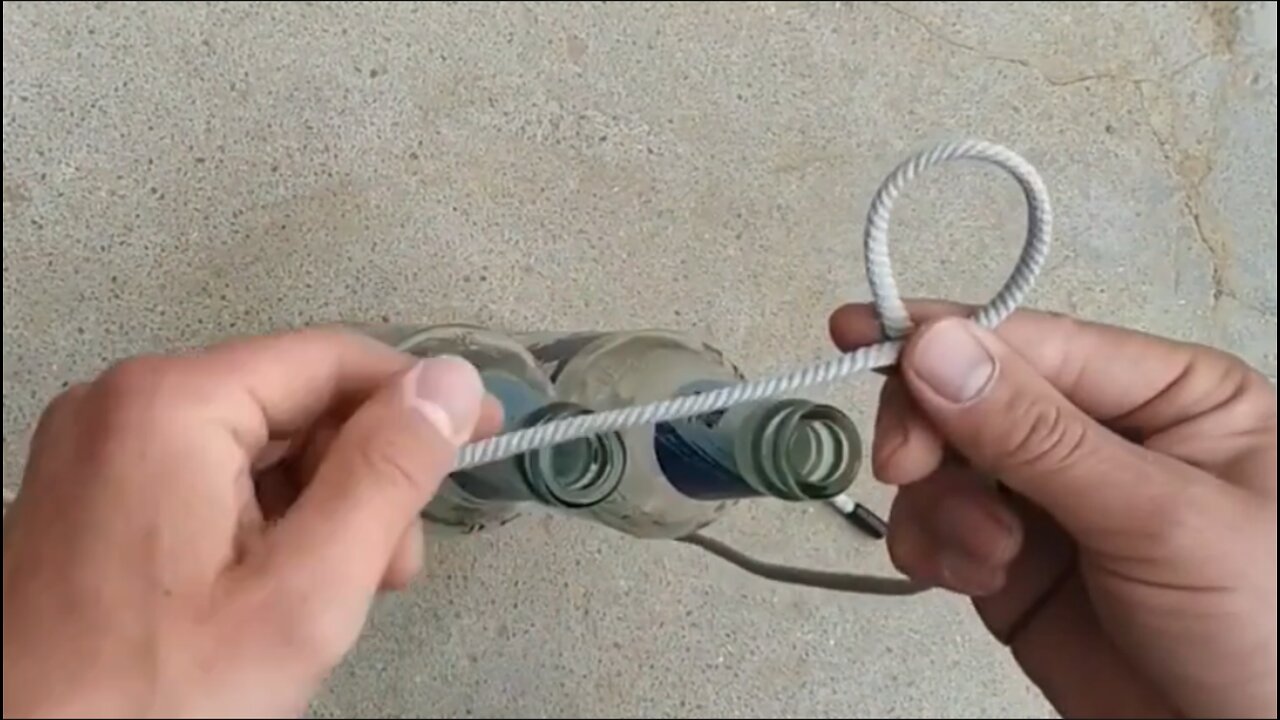 how to tie a rope in two bottles