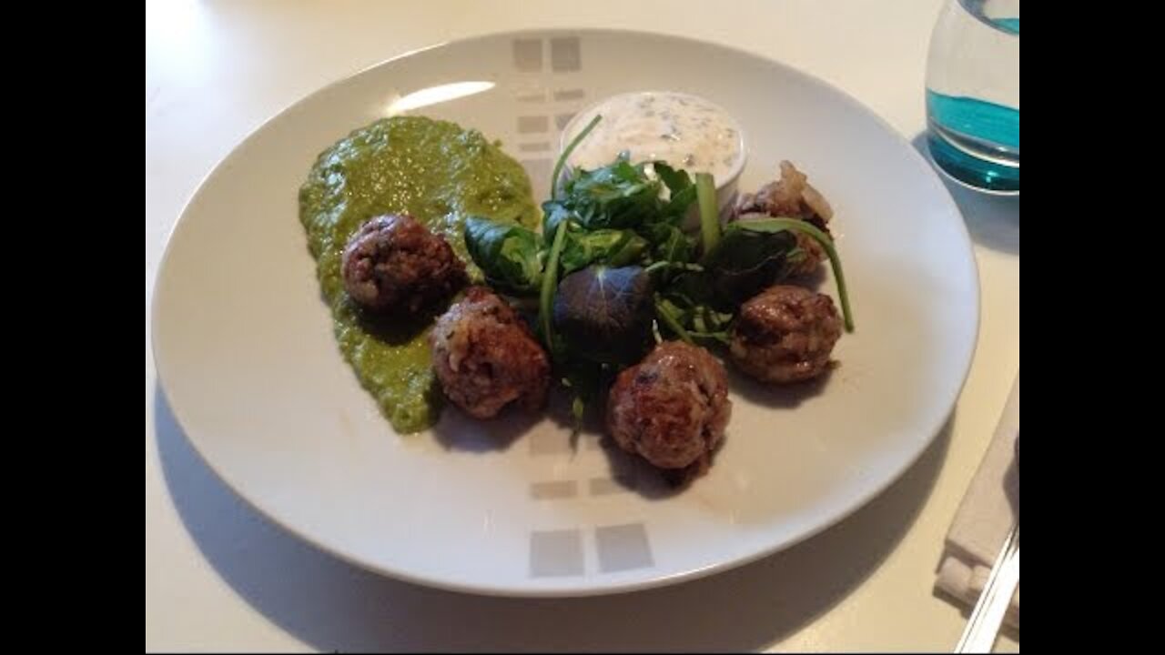 QUICK AND EASY BASIL BEEF MEATBALL RECIPE - RECETTE DE BOULETTE DE BOEUF AU BASILIC RAPIDE ET FACIL