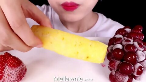 ASMR FROZEN FRUITS 얼린과일 STRAWBERRY, GRAPE, KIWI, PINEAPPLE, BLACKBERRY etc EATING SOUNDS MUKBANG 먹방