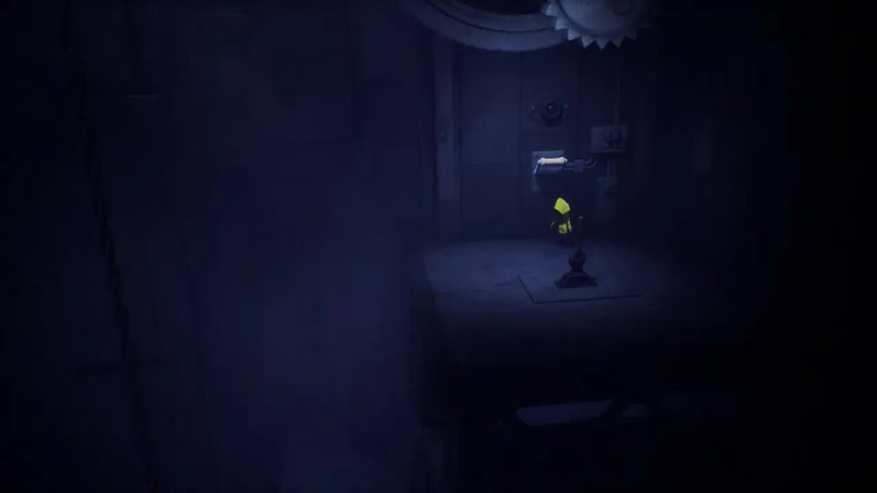 MissOlyvOil playing Little Nightmares