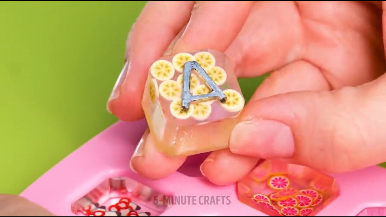 EPOXY RESIN VS POLYMER CLAY || Awesome DIY Jewelry and Cute Crafts