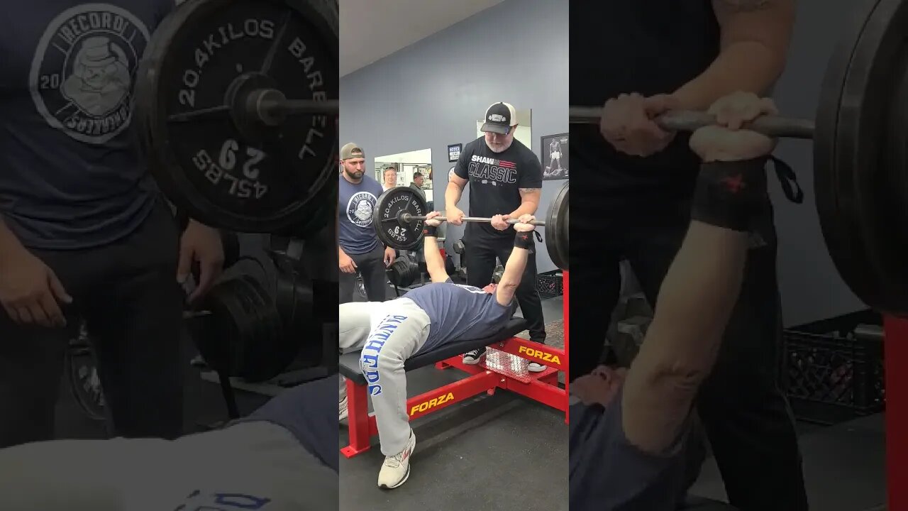 300lbs Bench Dan Stephenson at Record Breakers at Rt 29 Fitness