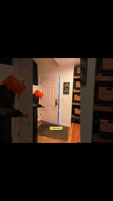 Try not to laugh - Link in mi bio - #fun #funny #funnyvideos #sneakers #prank #scareprank #fails