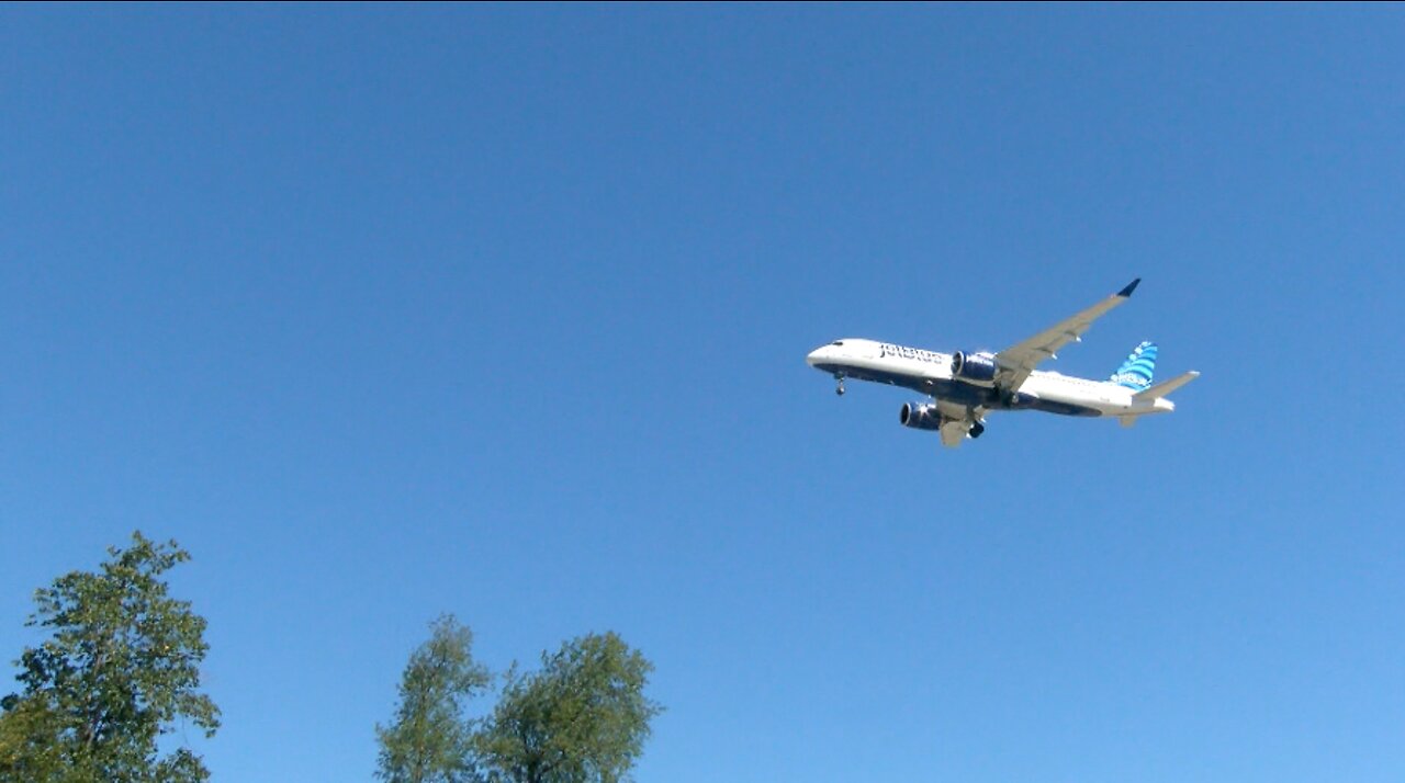 Plane-spotting near Mitchell Airport, Milwaukee's underrated activity