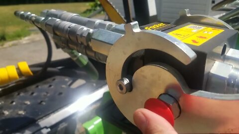 Avant 860i and Halverson HWP-140B, stump grapple and a small problem