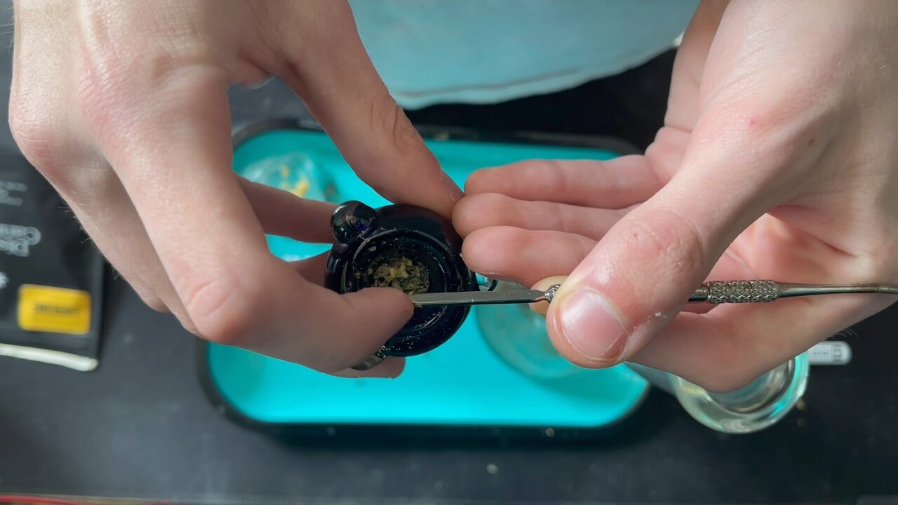 Flower Vs Wax (Layer Cake-District Cannabis)