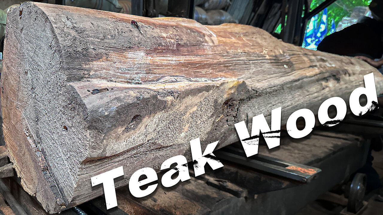 The most beautiful process uses skill when sawing quality teak wood