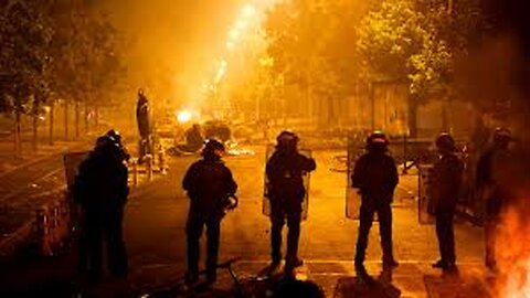 Francia Lyon policias intentando capturar a un ciudadano