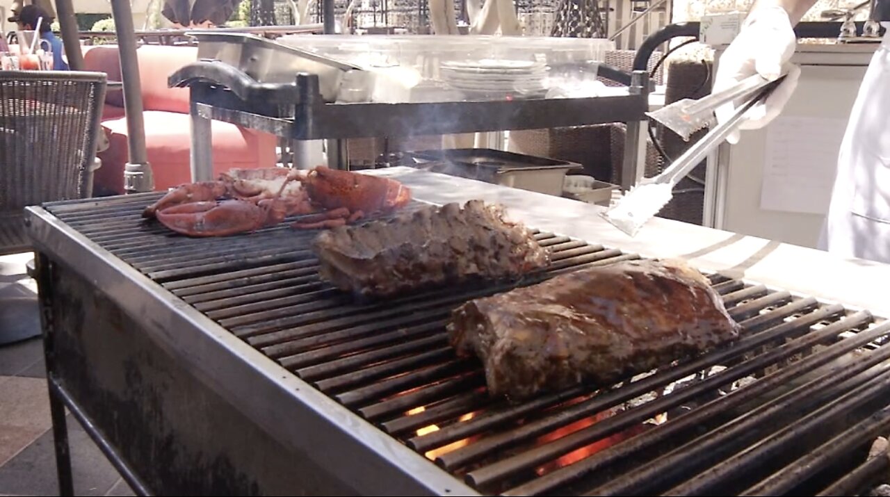 How to host the perfect 4th of July cookout on a budget