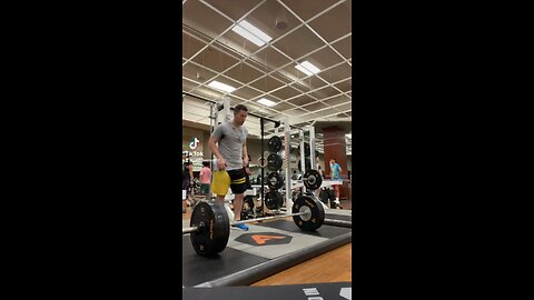 225 lb Power Clean PR and 335 lb Back Squat PR! #gainz #powerclean #backsquat