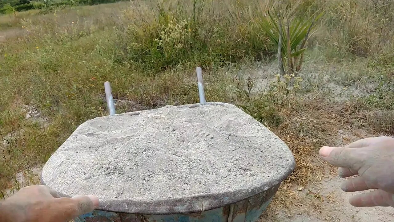 Adubando as plantas com cinzas de queimadas