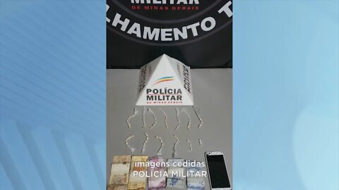 Dupla presa com quase 50 pedras de crack no morro da matriz em Aimorés