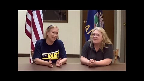 Maren Hart for Leavenworth city commission is talking with Tracy