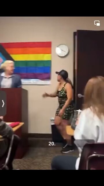 Mom Unloads on History Teacher Attempting to Indoctrinate Students 🇺🇸❤️🇺🇸