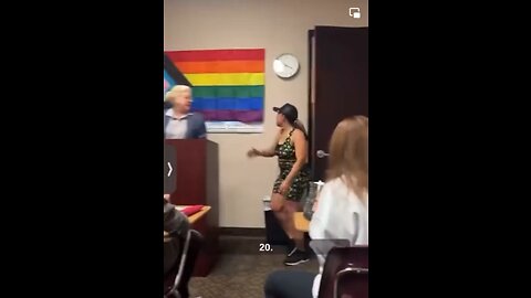 Mom Unloads on History Teacher Attempting to Indoctrinate Students 🇺🇸❤️🇺🇸