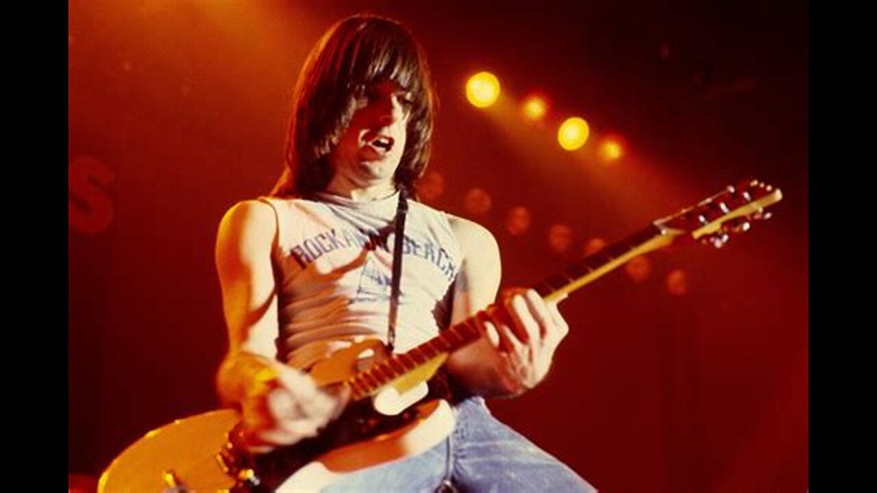 Rock 🎸 And Roll Radio 📻 ~ The Ramones ( Live )