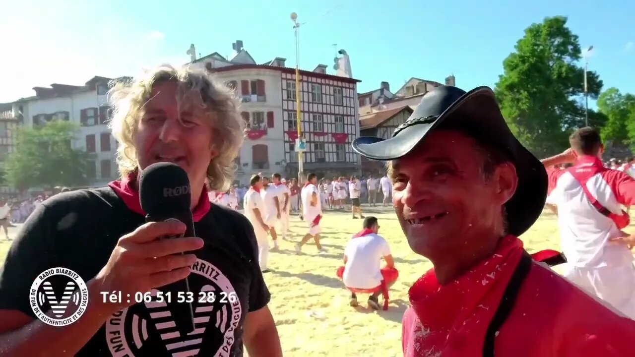 3/5 Course de vaches - Radio Biarritz devant la Vachette - Fêtes de Bayonne 29 07 2022