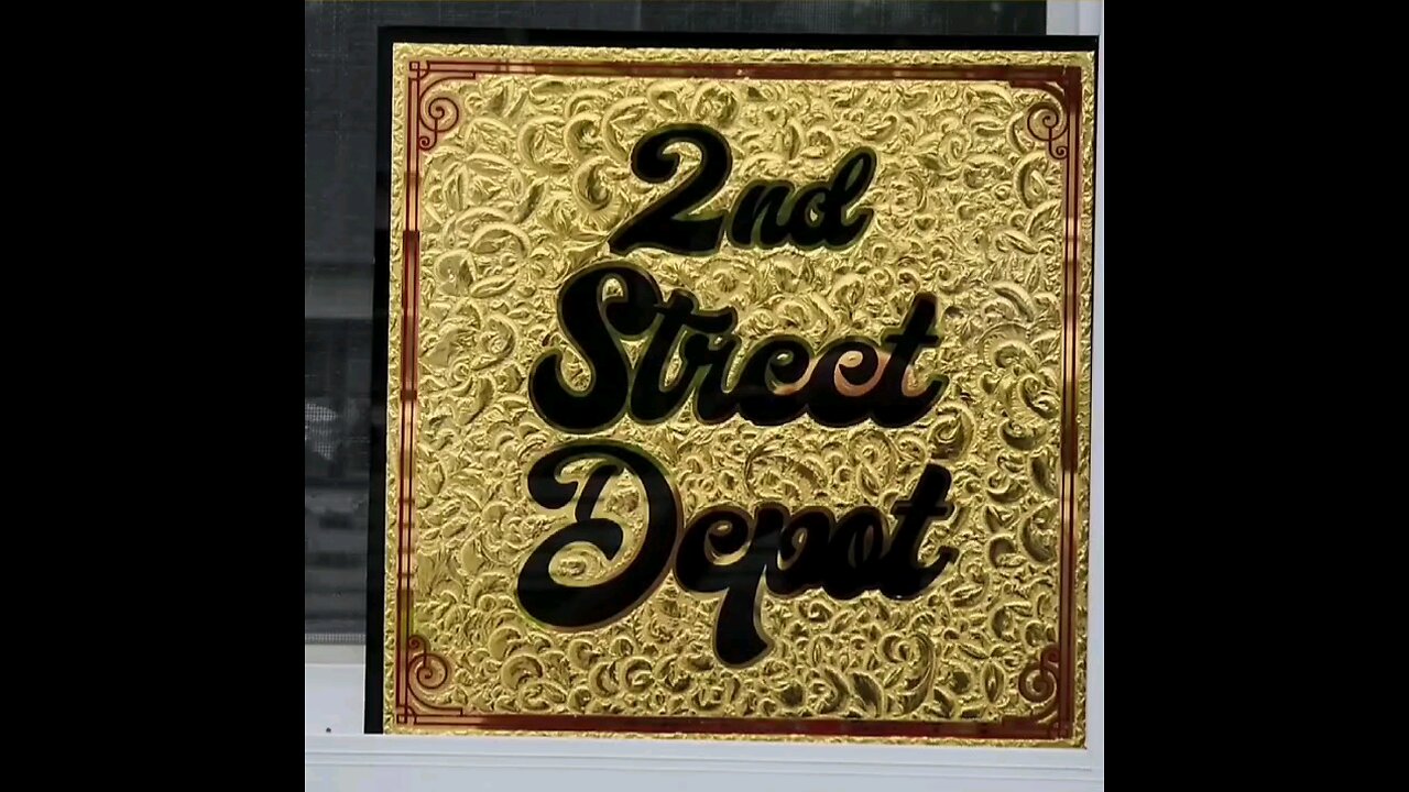 Snail Chip reverse Glass gilded sign.