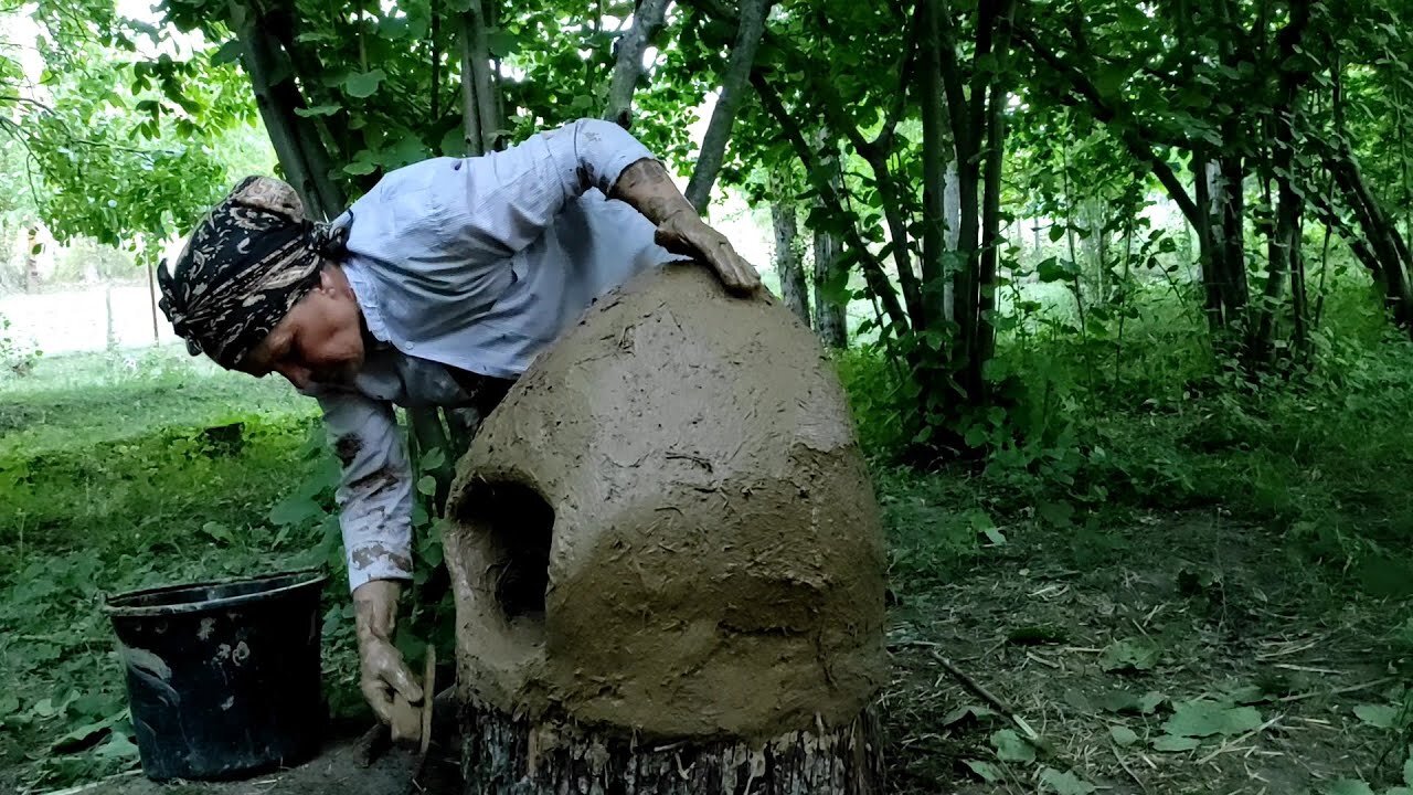 Grandma Made a Mud Oven, Primitive Mud Oven