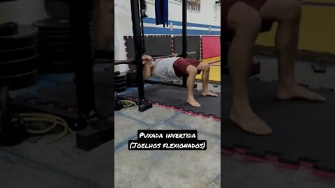 Puxada Invertida explosiva (Joelhos flexionados)
