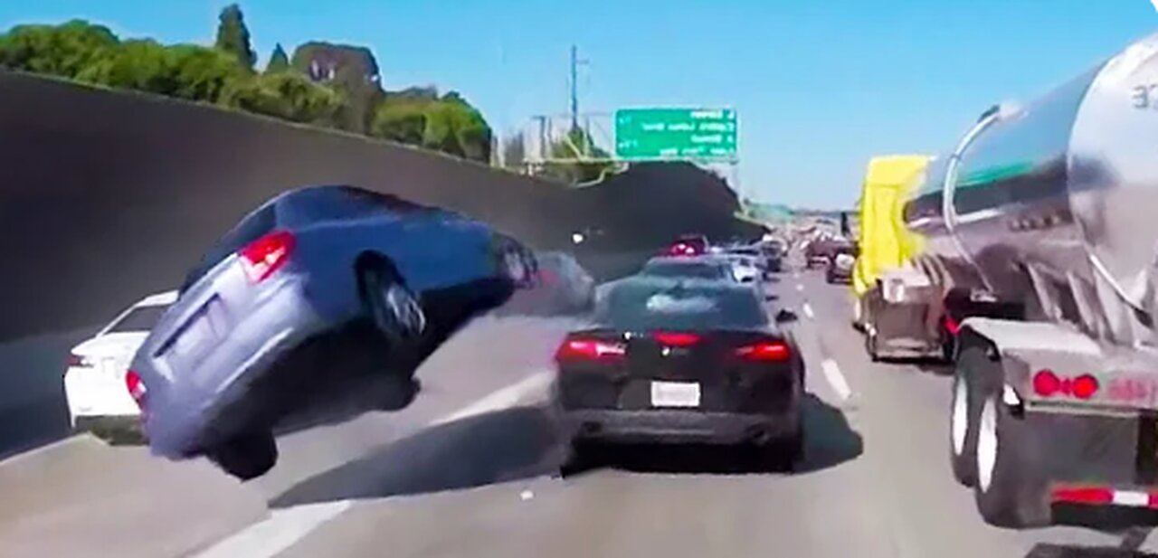 IDIOTS IN CARS !