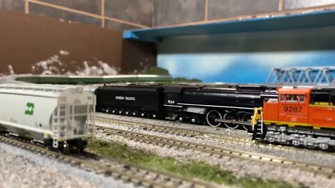 N Scale aces waiting for the go signal.