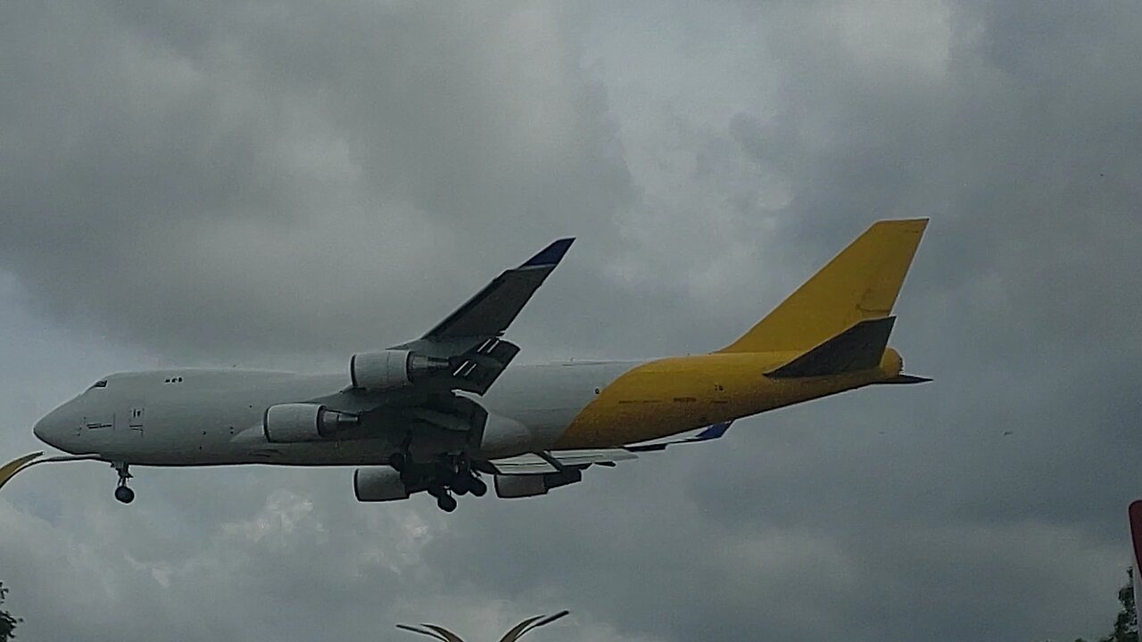Airbus A321 PT-MXB,Cessna 208B Grand Caravan PT-WOS and Boeing 747-400ERF N453PA coming to Manaus