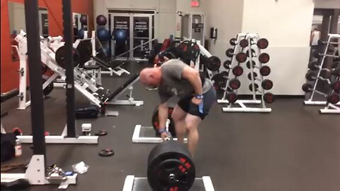 725lbs deadlift