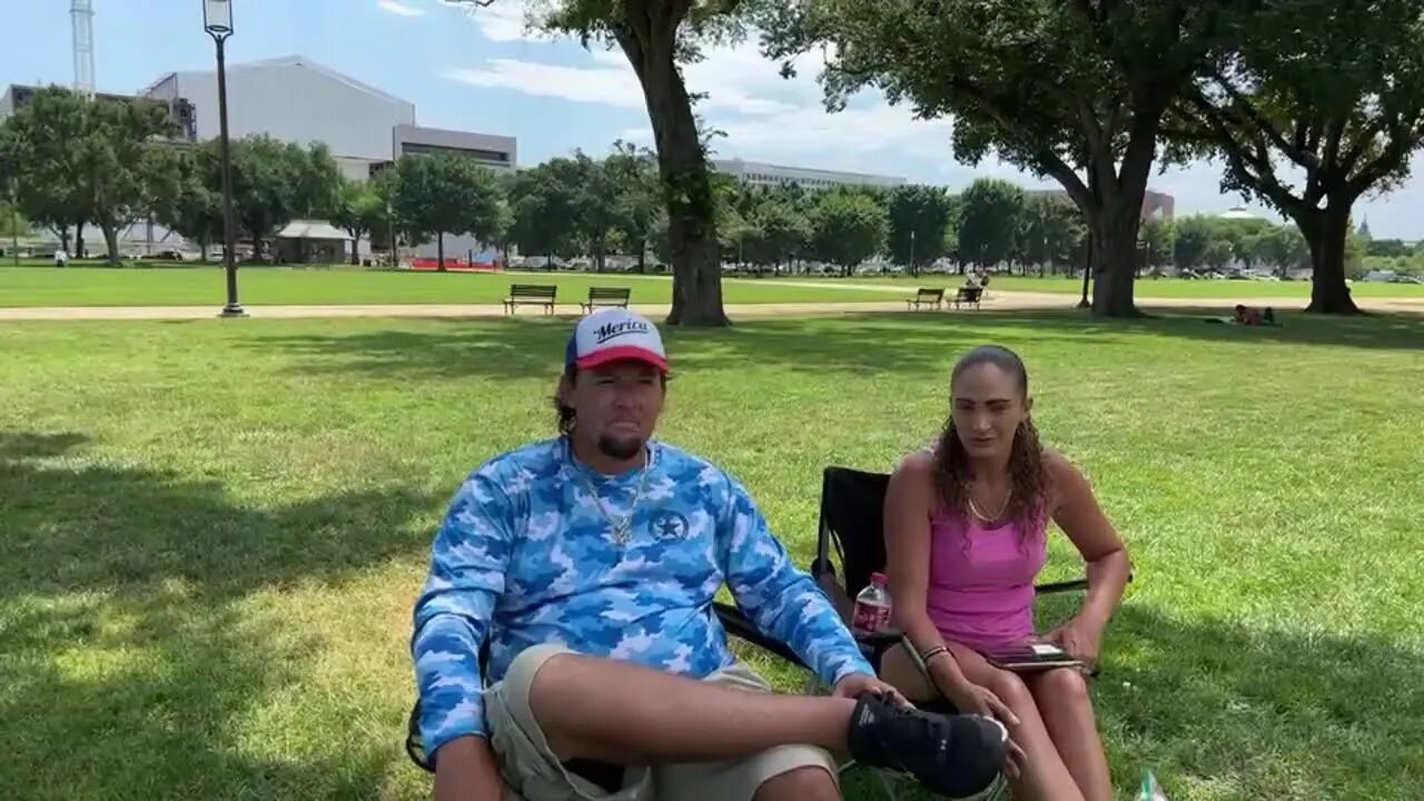 三姐在现场 // 回归1776车队里的年轻夫妇. 北美的希望，向他们致敬。