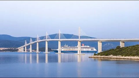 Prvi kruzer prošao ispod Pelješkog mosta