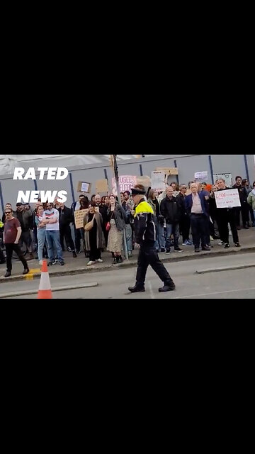 Dundalk Sees Clashes Between Anti and Pro-Immigration Protesters