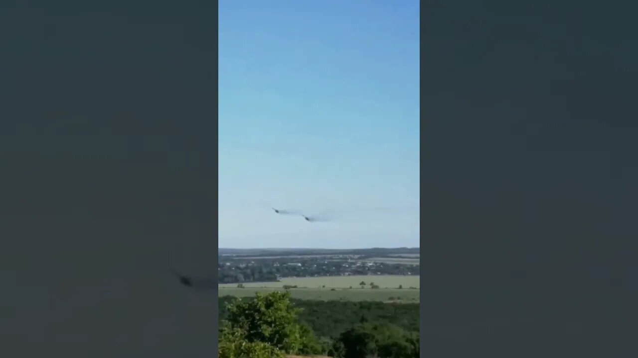 Su-25 attack aircraft suddenly turned and swept over the very heads of the fighters in the LPR