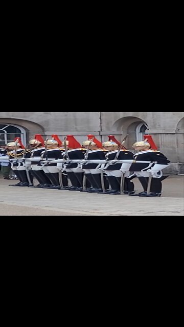 The queen's guard end of day expectation#horseguardsparade