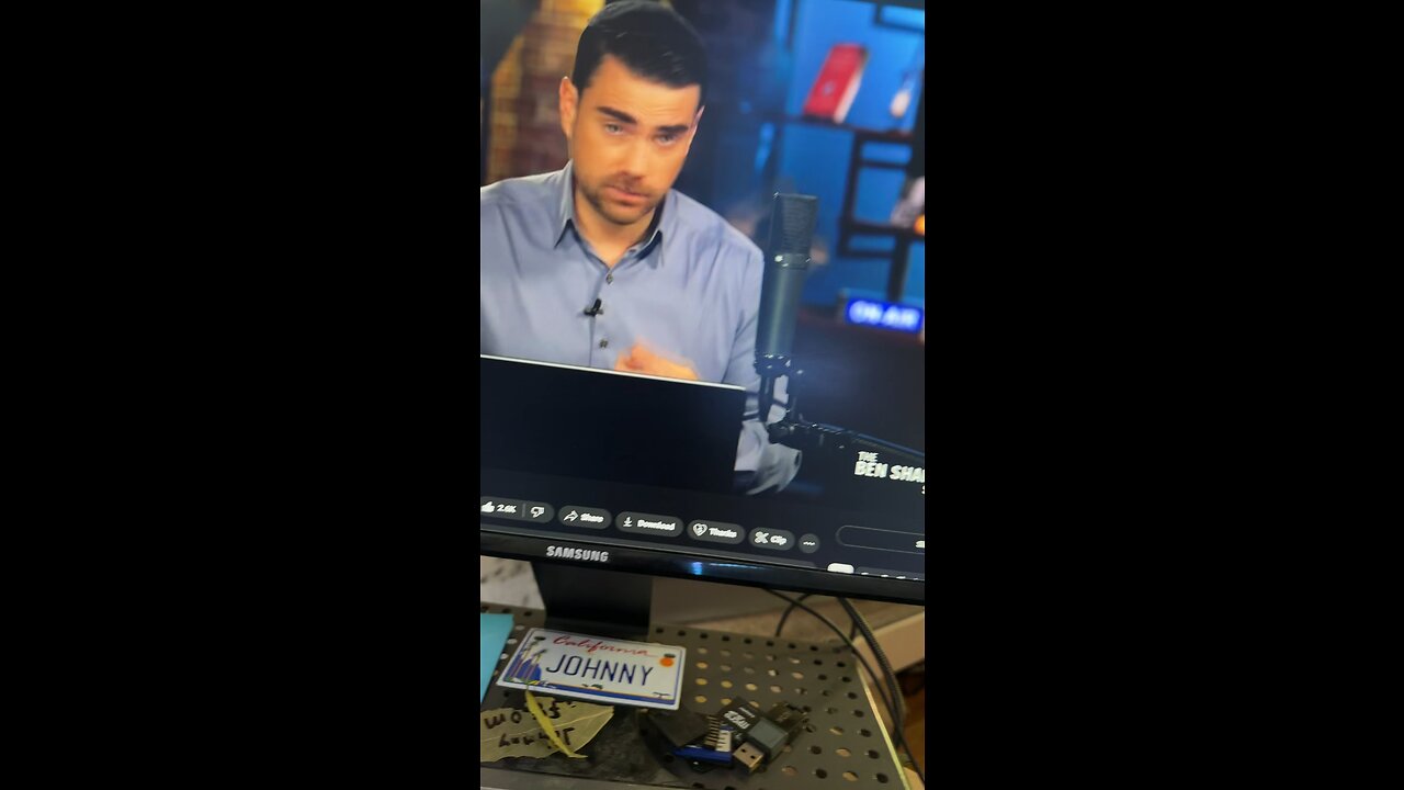 Fake microphone Ben Shapiro