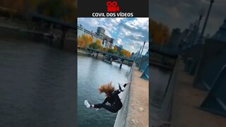 minha vida financeira está igual o equilíbrio dessa mulher