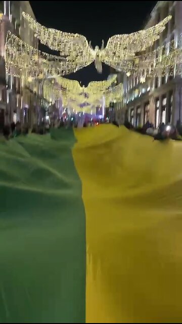 Protesto de brasileiros em Londres contra o presidente eleito Lula