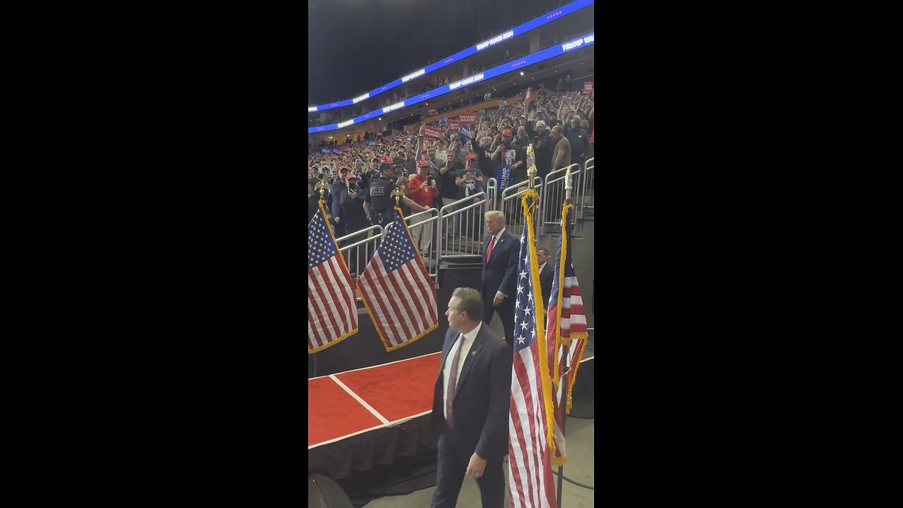 Donald Trump enters his final campaign rally in Pittsburgh on election eve