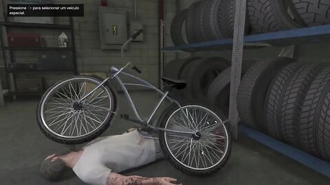 Bicicleta bugando dentro da garagem (Grand Theft Auto V)