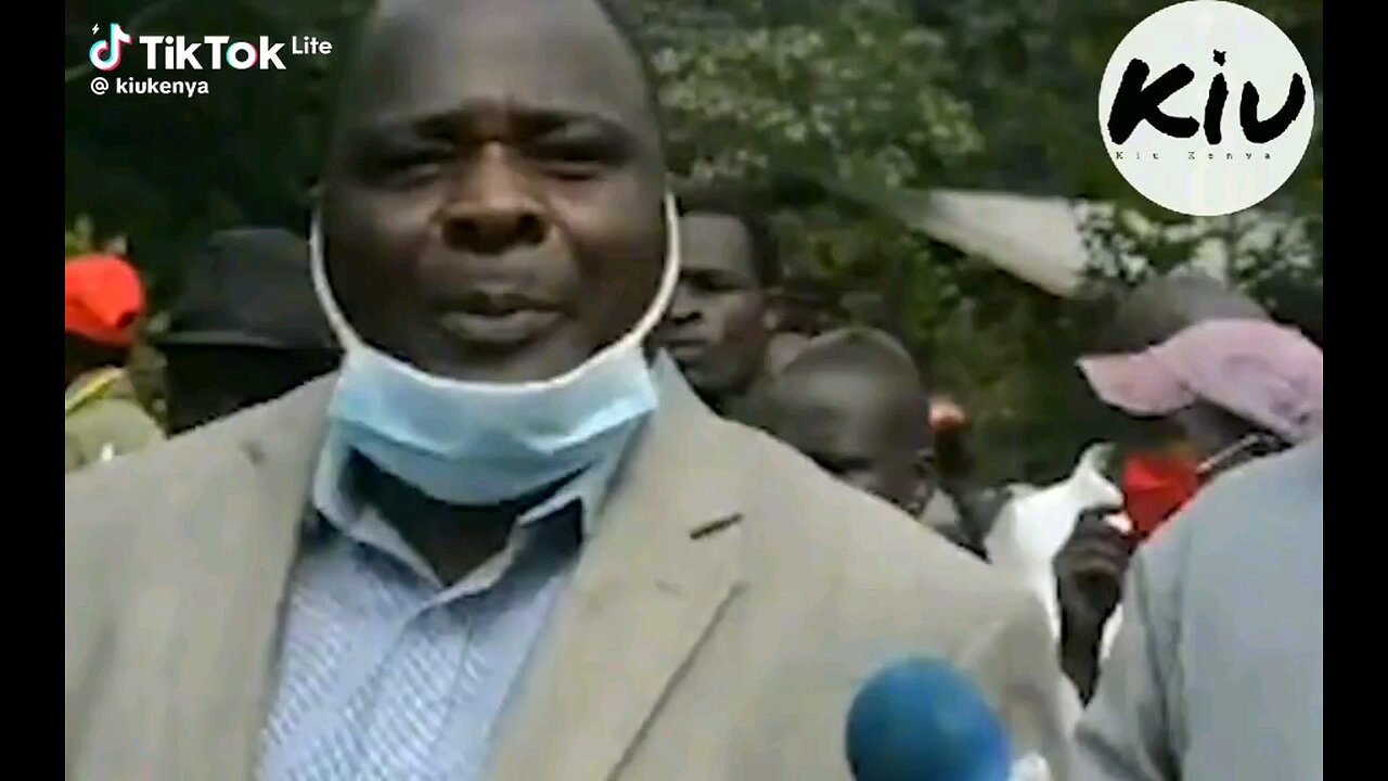 Employees demanding their salaries