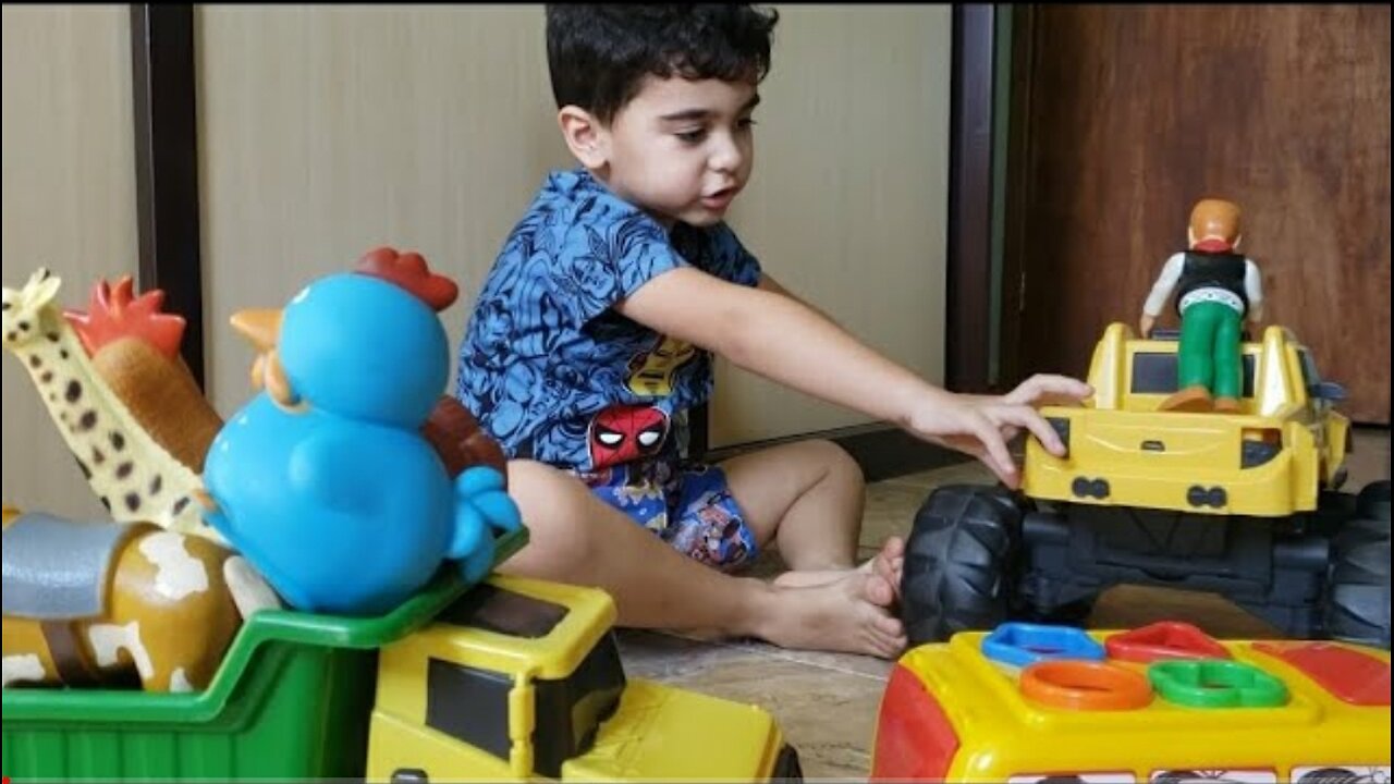 JOAQUIM BRINCANDO COM CARROS E A TURMINHA DO ZENON