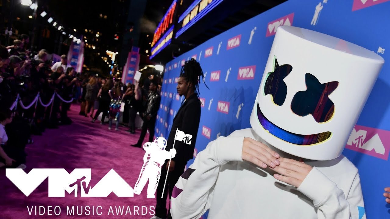 Marshmello Accepts MTV EMA Award for Best Electronic #music #marshmello #MTV #musicvideo