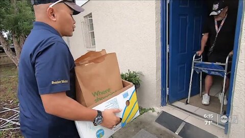 Veterans delivers Thanksgiving meal to other veterans