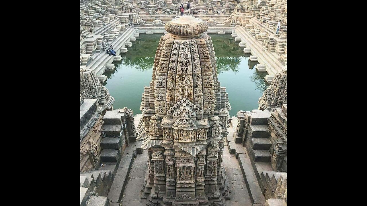 Beautiful architecture and statues of india