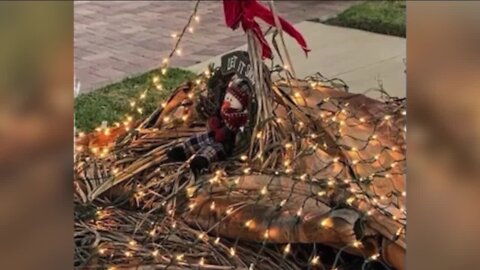 Sandoval Community begin decorating debris as piles continue to sit at the curb