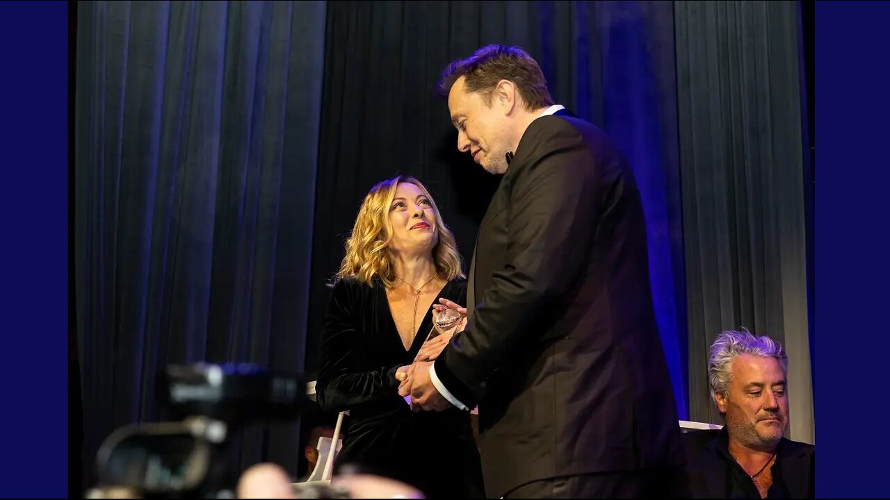 Elon Musk presents Italian PM Giorgia Meloni with award at UNGA.