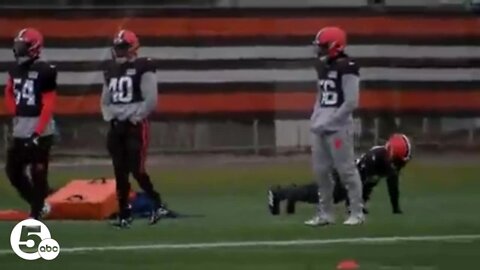 Cleveland Browns linebacker Jeremiah Owusu-Koramoah participates in practice